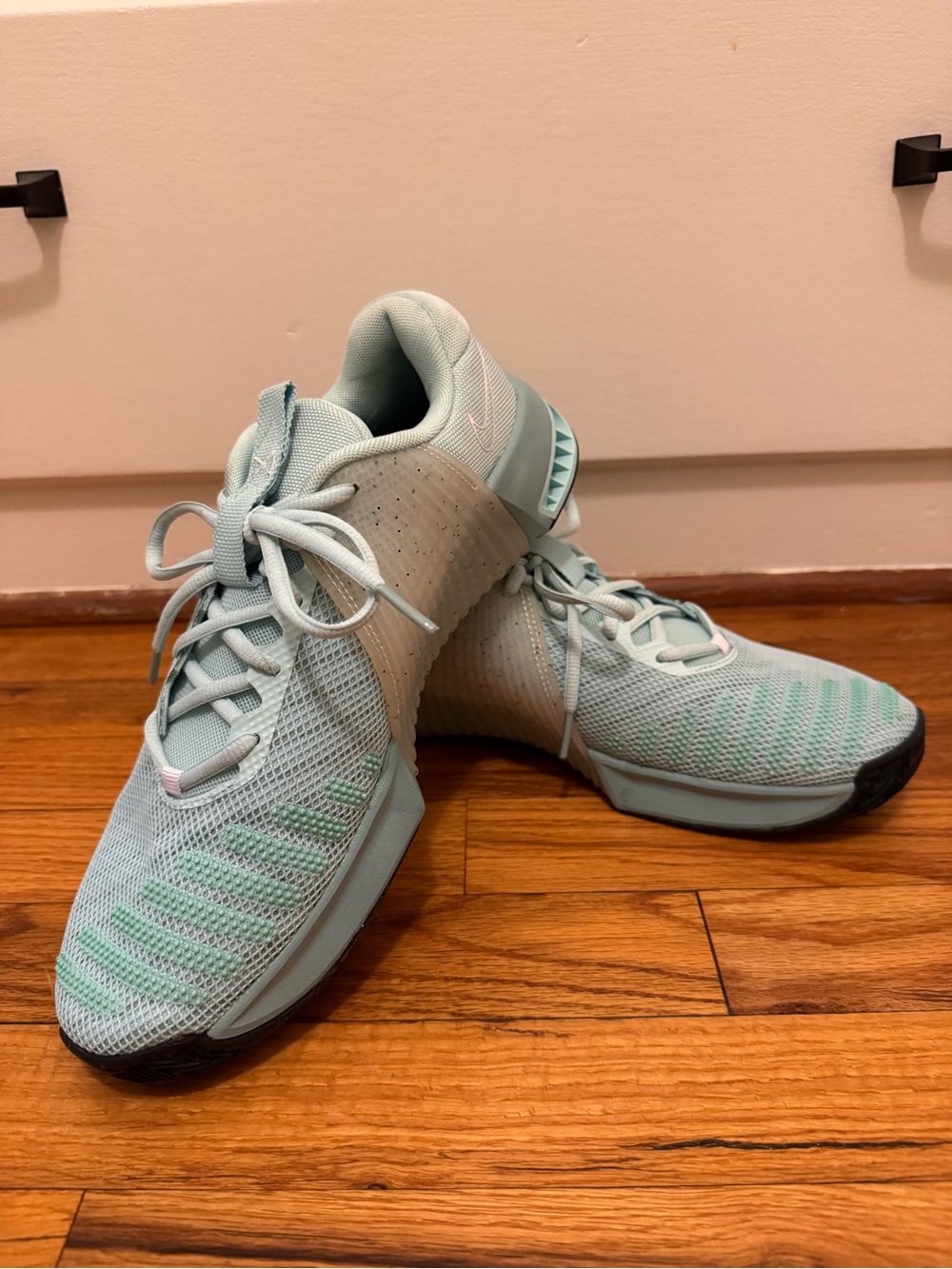 Nike Metcons - Picture 4 of 5